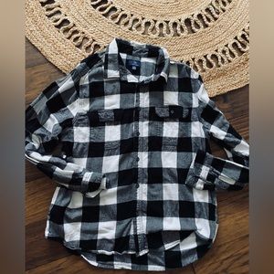 Men’s flannel like new. Size xl